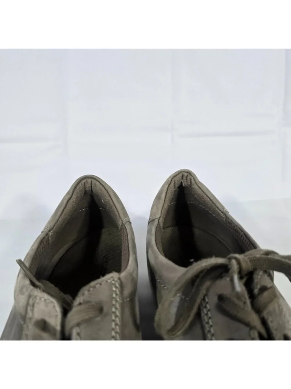Ecco Sneaker Shoes Women Size 10 US Gray Lace Up Leather Nubuck Casual Outdoor